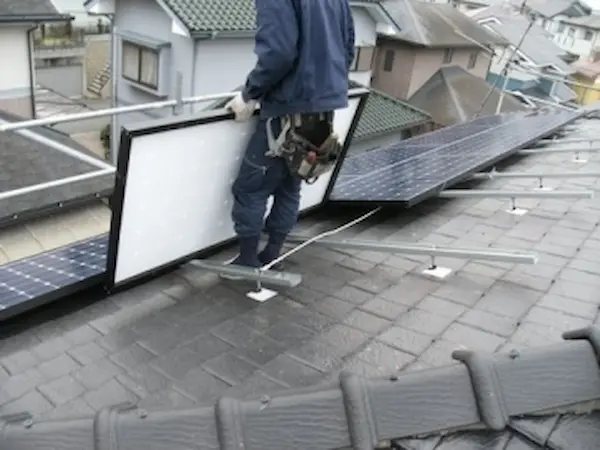 太陽電池モジュールを設置|福岡市・糸島市のエコキュート・蓄電池・太陽光発電ならエコテックス