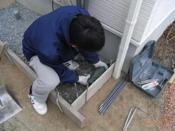 福岡県糸島市南風台K様邸 エコキュートの現場打ち鉄筋コンクリート基礎