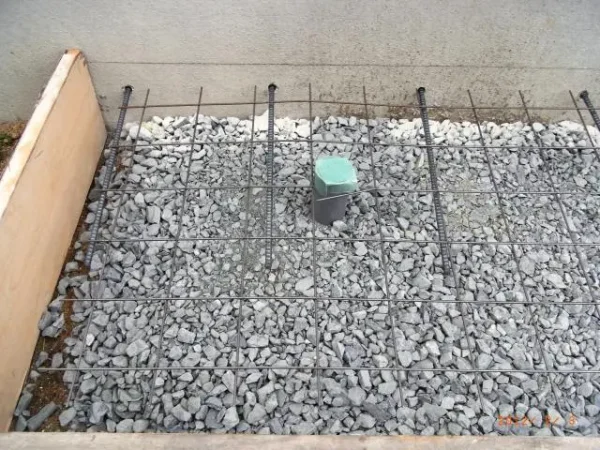 福岡県糸島市南風台K様邸 エコキュートの現場打ち鉄筋コンクリート基礎
