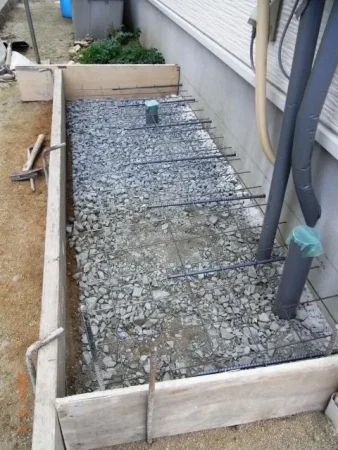 福岡県糸島市南風台K様邸 エコキュートの現場打ち鉄筋コンクリート基礎
