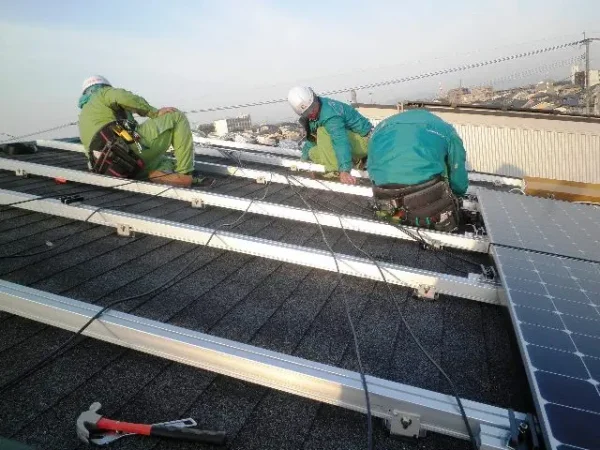 福岡市城南区N様邸 東芝 太陽光発電 10.00KW 40枚丨福岡市早良区にあるリフォーム会社 株式会社エコテックス