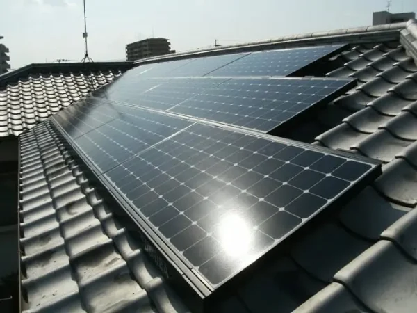 福岡市博多区諸岡W様邸 東芝 太陽光発電3.00KW 12枚丨福岡市早良区にあるリフォーム会社 株式会社エコテックス