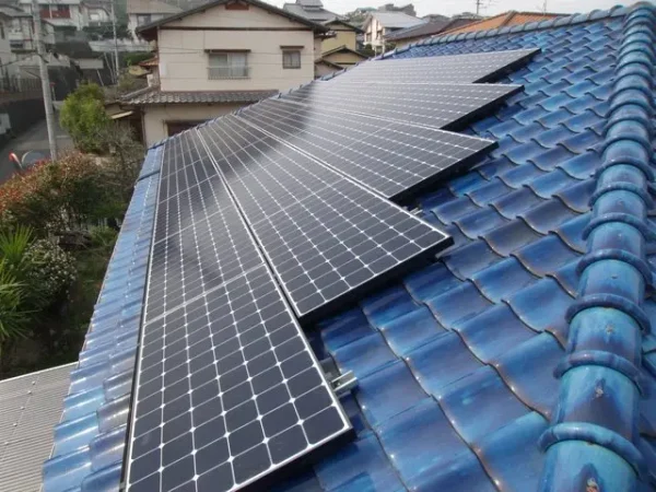 福岡市西区拾六町M様邸 東芝 太陽光発電 10.00KW 40枚丨福岡市早良区にあるリフォーム会社 株式会社エコテックス