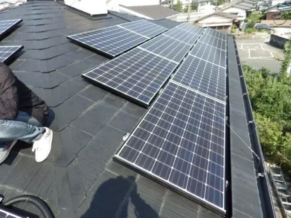 福岡市早良区野芥S様邸 パナソニック 太陽光発電 6.00KW 25枚 工事中の様子もあります丨福岡市早良区にあるリフォーム会社 株式会社エコテックス