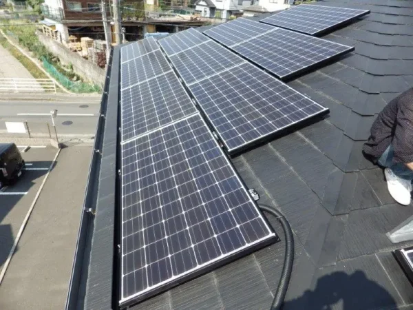 福岡市早良区野芥S様邸 パナソニック 太陽光発電 6.00KW 25枚 工事中の様子もあります丨福岡市早良区にあるリフォーム会社 株式会社エコテックス