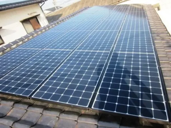 福岡市早良区次郎丸M様邸 東芝 太陽光発電 10.50KW 42枚丨福岡市早良区にあるリフォーム会社 株式会社エコテックス