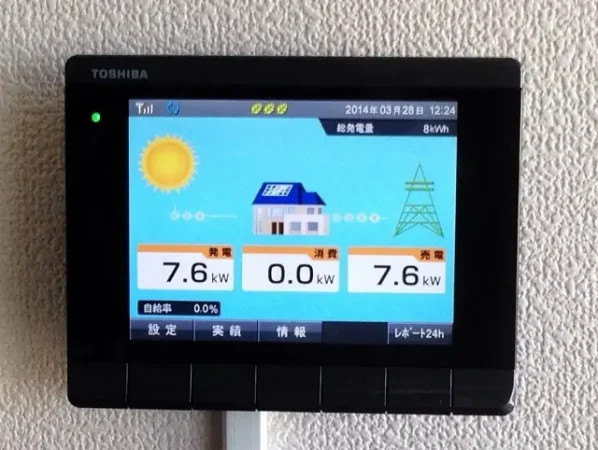 福岡市西区拾六町M様邸 東芝 太陽光発電 10.00KW 40枚丨福岡市早良区にあるリフォーム会社 株式会社エコテックス