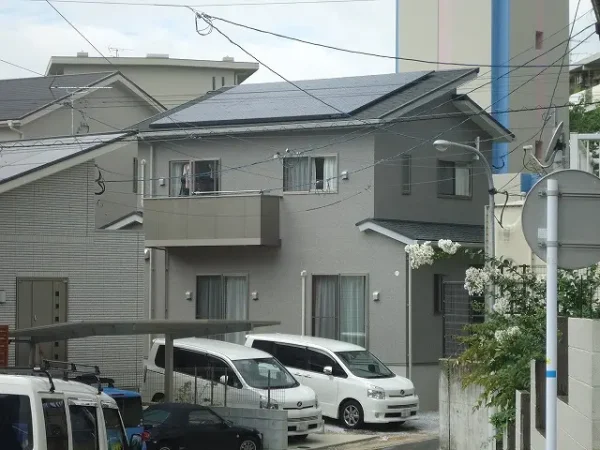 福岡市城南区長尾E様邸 東芝 太陽光発電 4.80KW 20枚丨福岡市早良区にあるリフォーム会社 株式会社エコテックス