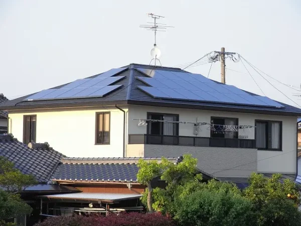 福岡市早良区四箇K様邸 シャープ 太陽光発電 5.5KW 36枚丨福岡市早良区にあるリフォーム会社 株式会社エコテックス